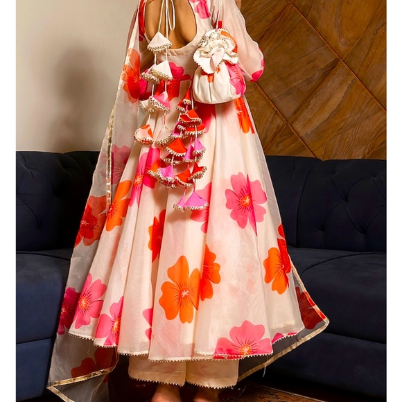 Indian Suit - Picture 2 of 2